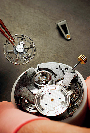 重視200餘年品牌工藝傳承的寶璣（Breguet），同時不忘導入創新的製錶技術，陀飛輪的持續革新便是一例